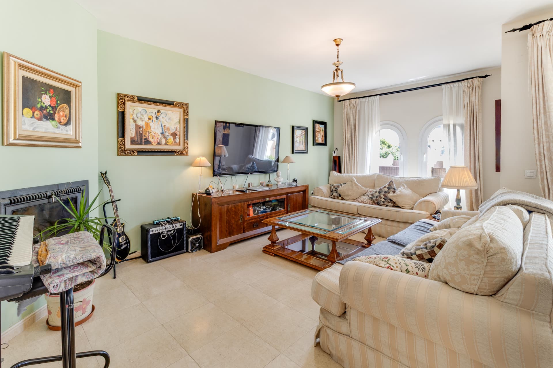 Semi-detached villa with private pool, large terrace and potential for 4 bedrooms in Alhaurín de la Torre