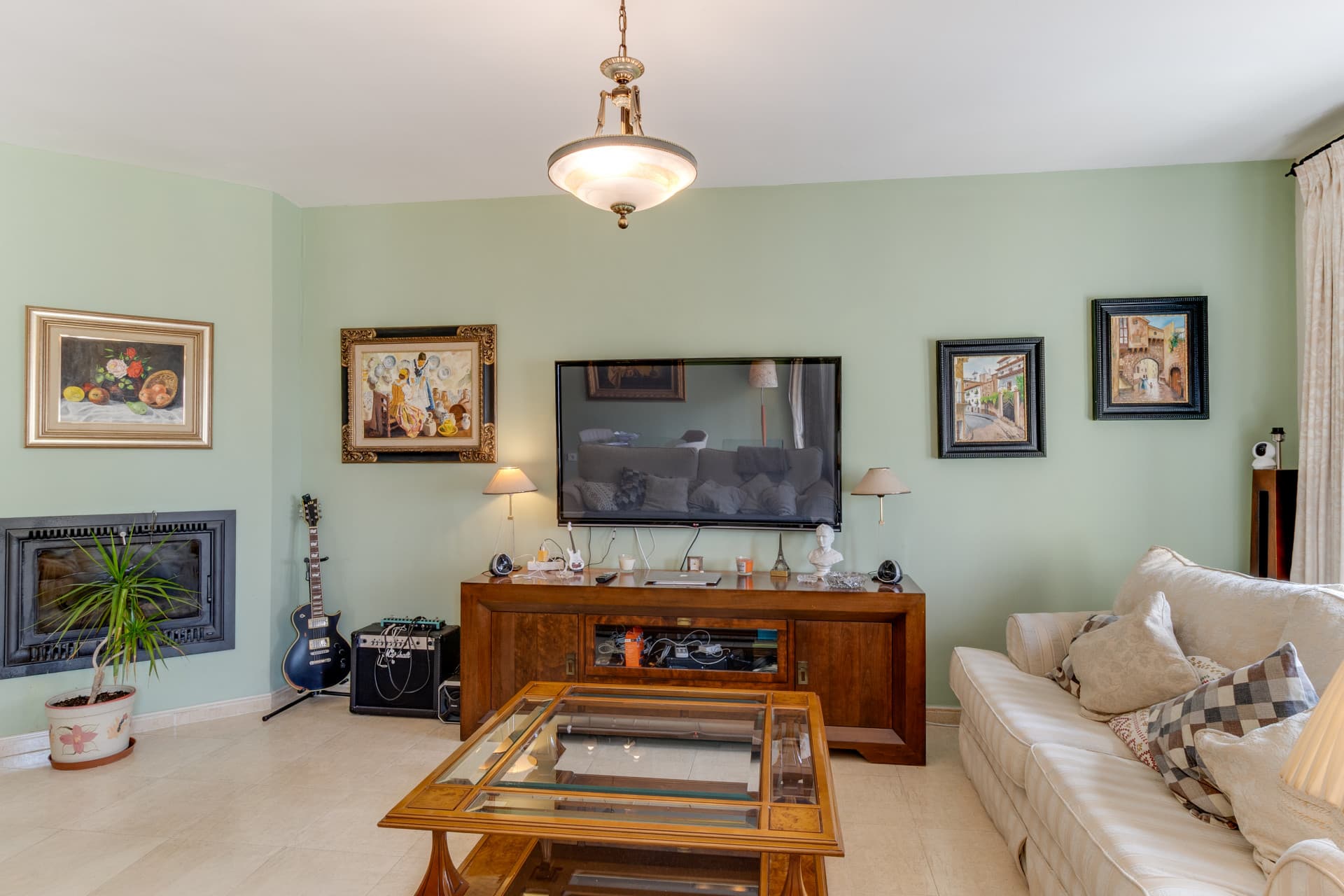 Semi-detached villa with private pool, large terrace and potential for 4 bedrooms in Alhaurín de la Torre