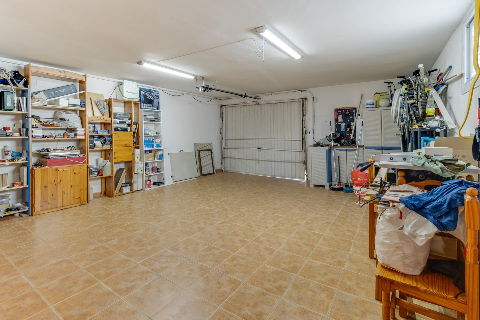 Semi-detached villa with private pool, large terrace and potential for 4 bedrooms in Alhaurín de la Torre
