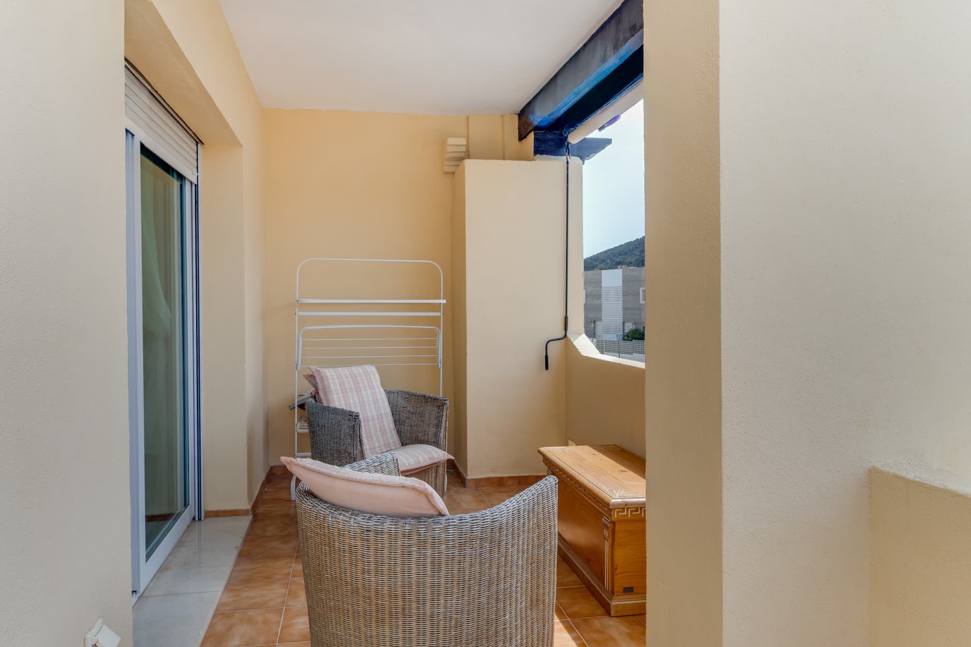 Semi-detached villa with private pool, large terrace and potential for 4 bedrooms in Alhaurín de la Torre