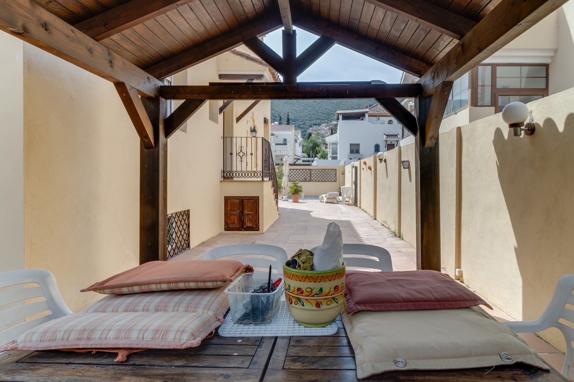 Semi-detached villa with private pool, large terrace and potential for 4 bedrooms in Alhaurín de la Torre
