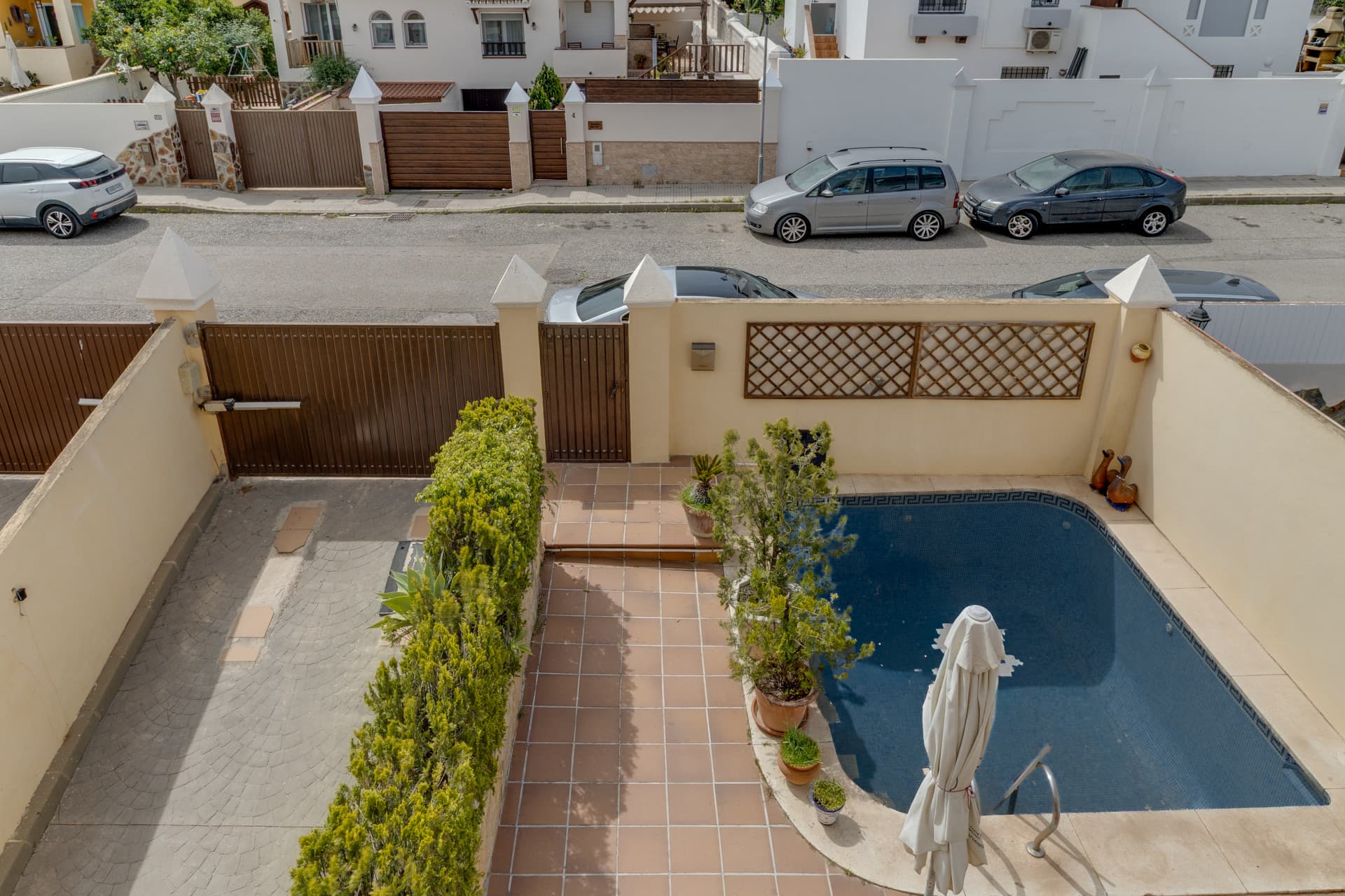 Semi-detached villa with private pool, large terrace and potential for 4 bedrooms in Alhaurín de la Torre