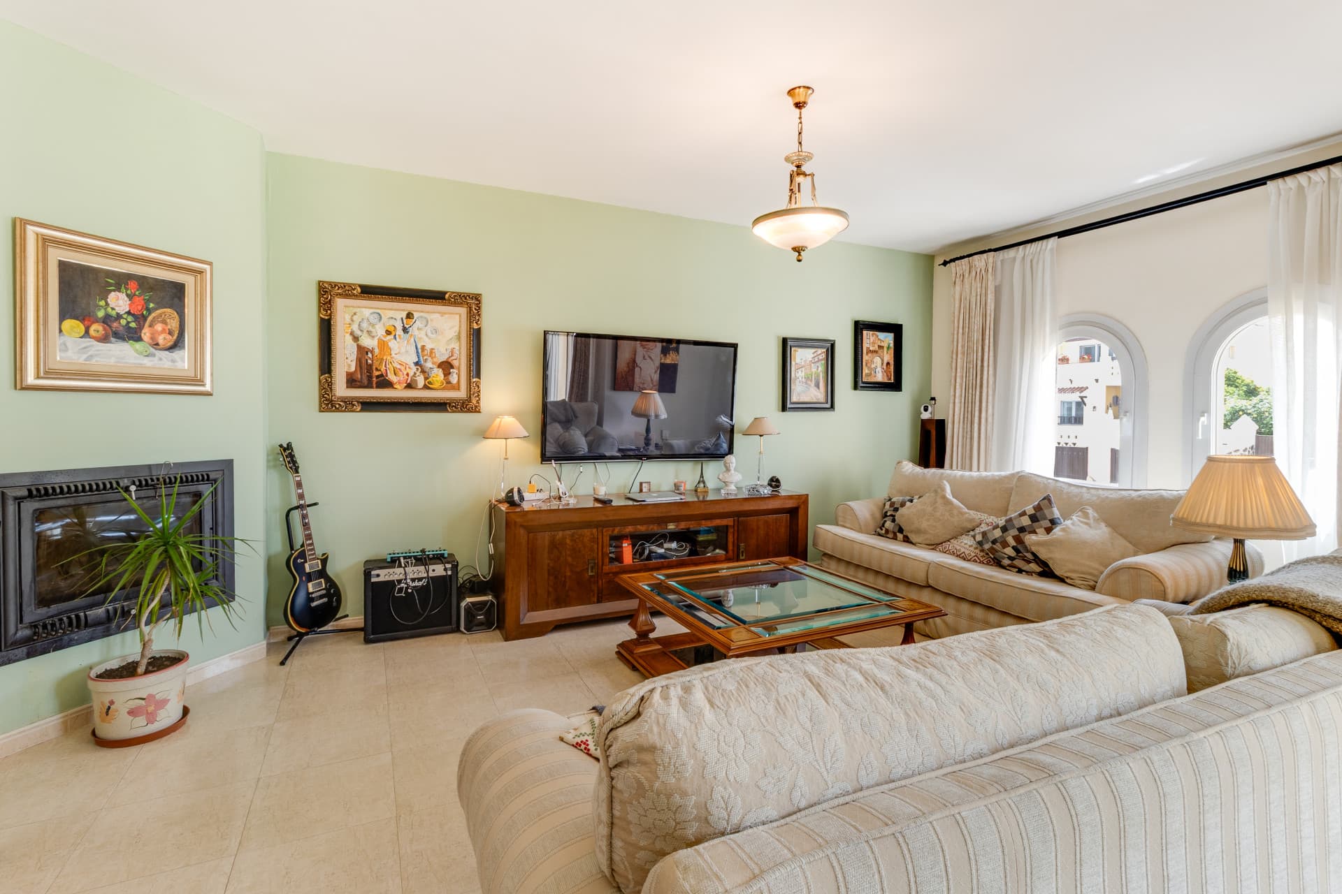 Semi-detached villa with private pool, large terrace and potential for 4 bedrooms in Alhaurín de la Torre