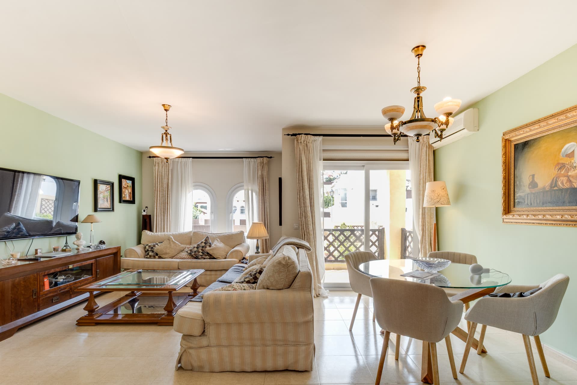 Semi-detached villa with private pool, large terrace and potential for 4 bedrooms in Alhaurín de la Torre