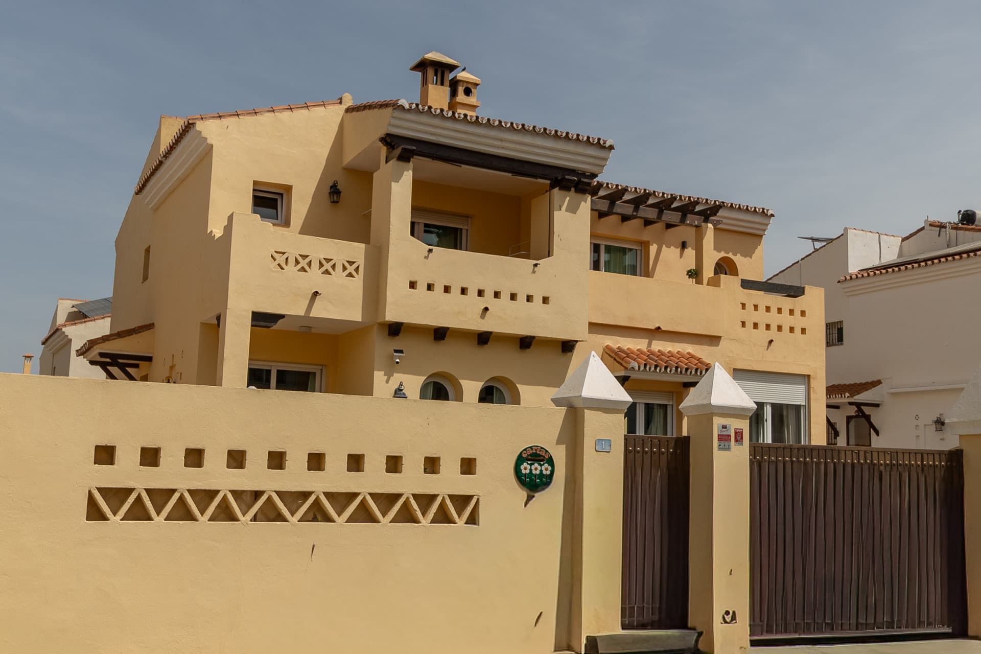 Semi-detached villa with private pool, large terrace and potential for 4 bedrooms in Alhaurín de la Torre