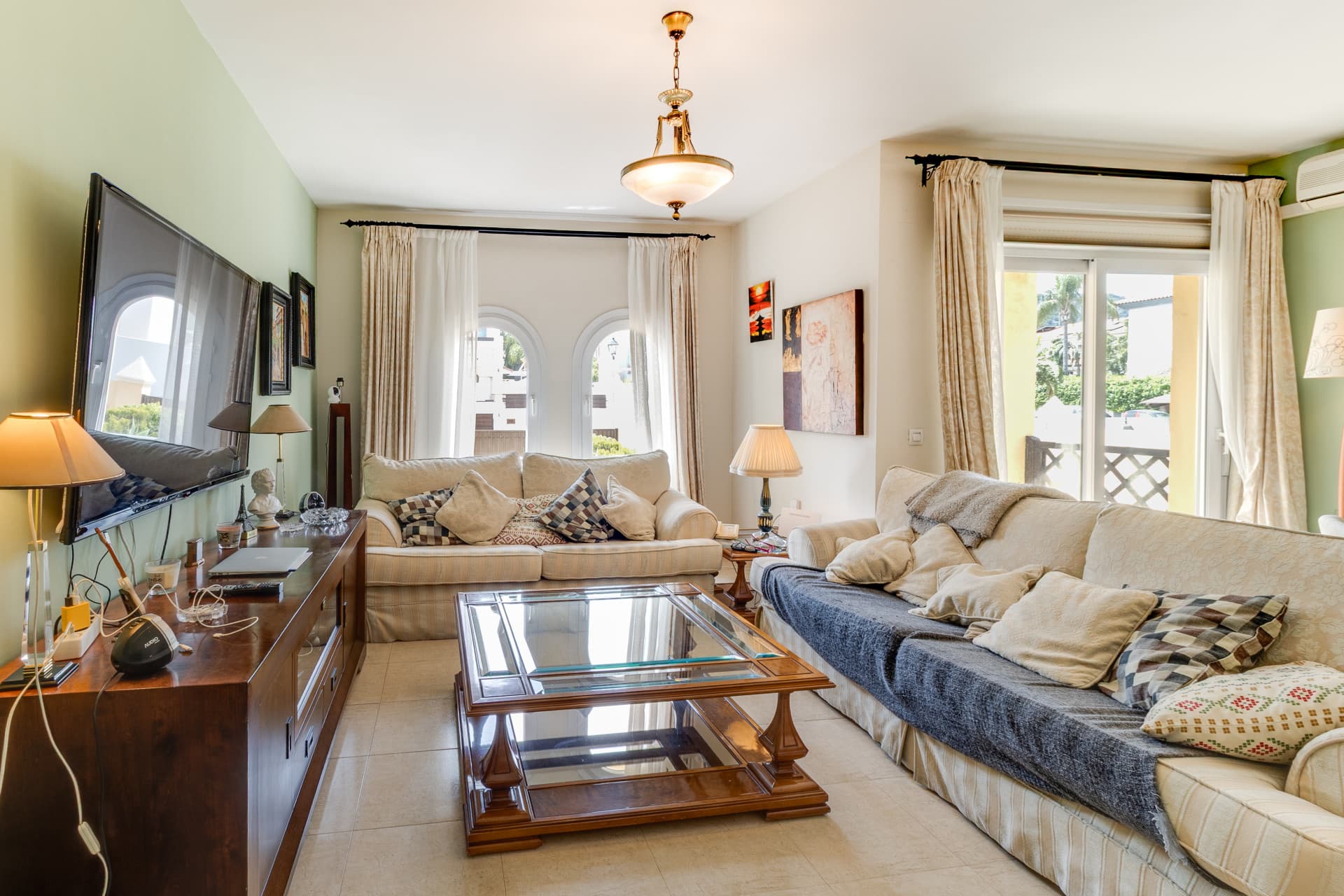 Semi-detached villa with private pool, large terrace and potential for 4 bedrooms in Alhaurín de la Torre