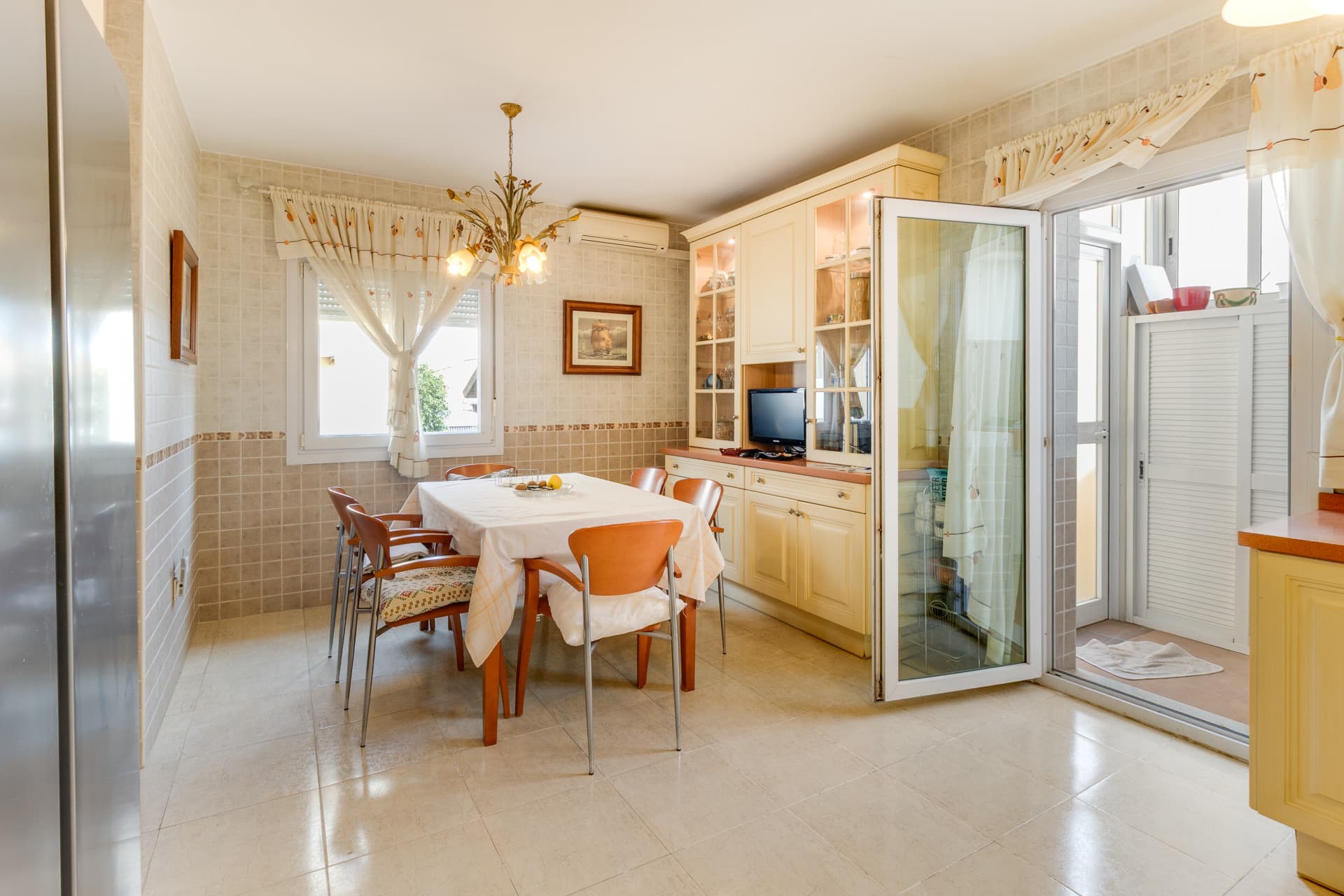 Semi-detached villa with private pool, large terrace and potential for 4 bedrooms in Alhaurín de la Torre