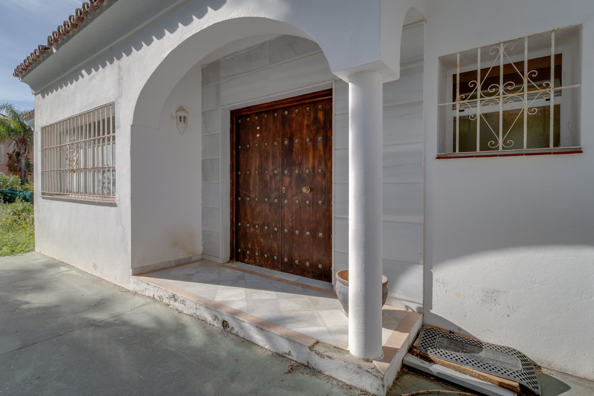 Villa independiente en Paraíso Alto con gran parcela y múltiples posibilidades