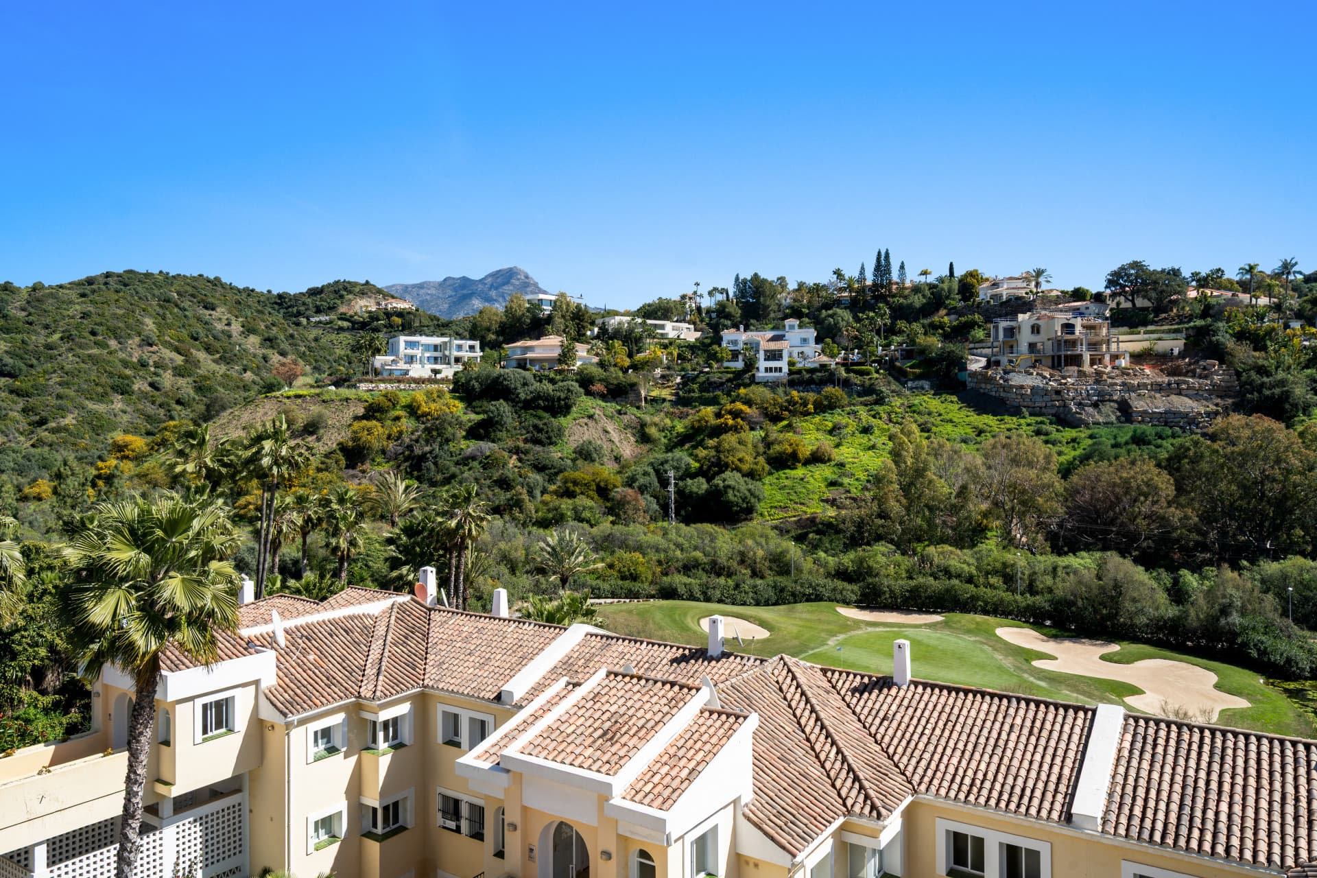 fully renovated penthouse in Los Arcos de La Quinta