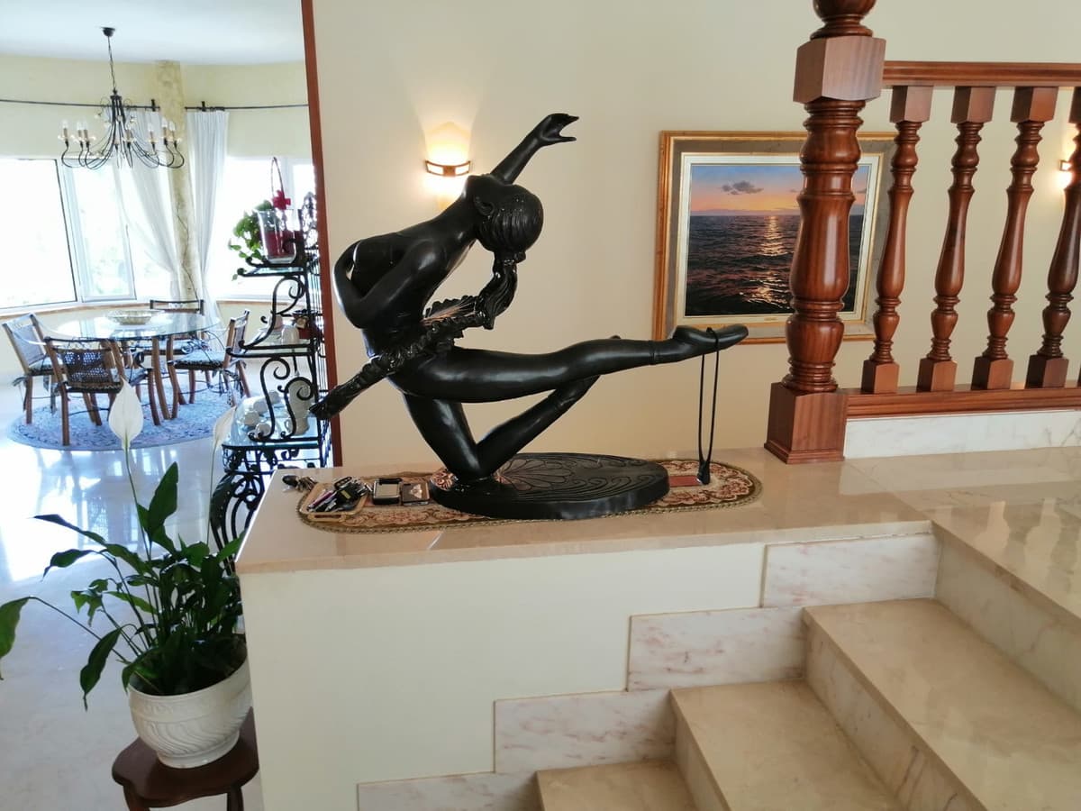 Fantastic luxury villa located in BENALMADENA (TORREQUEBRADA), in one of the most exclusive enclaves in the area, with g