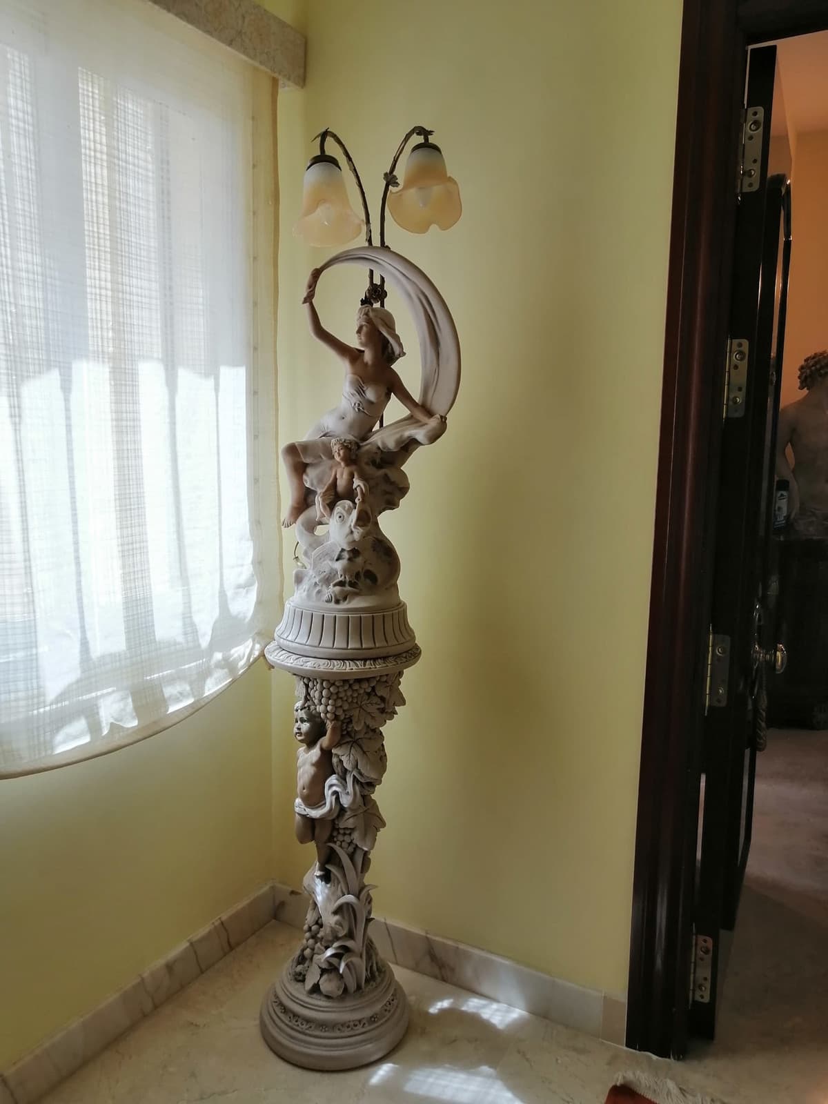 Fantastic luxury villa located in BENALMADENA (TORREQUEBRADA), in one of the most exclusive enclaves in the area, with g