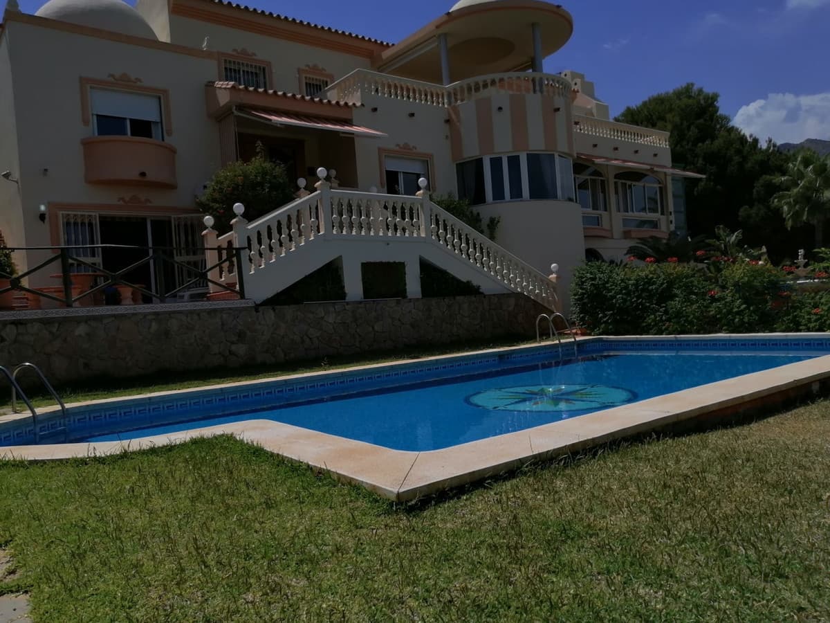 Fantastic luxury villa located in BENALMADENA (TORREQUEBRADA), in one of the most exclusive enclaves in the area, with g