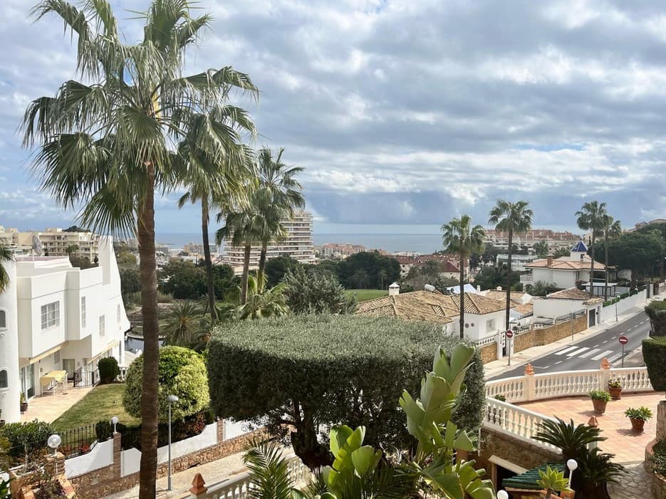 Fantastic luxury villa located in BENALMADENA (TORREQUEBRADA), in one of the most exclusive enclaves in the area, with g