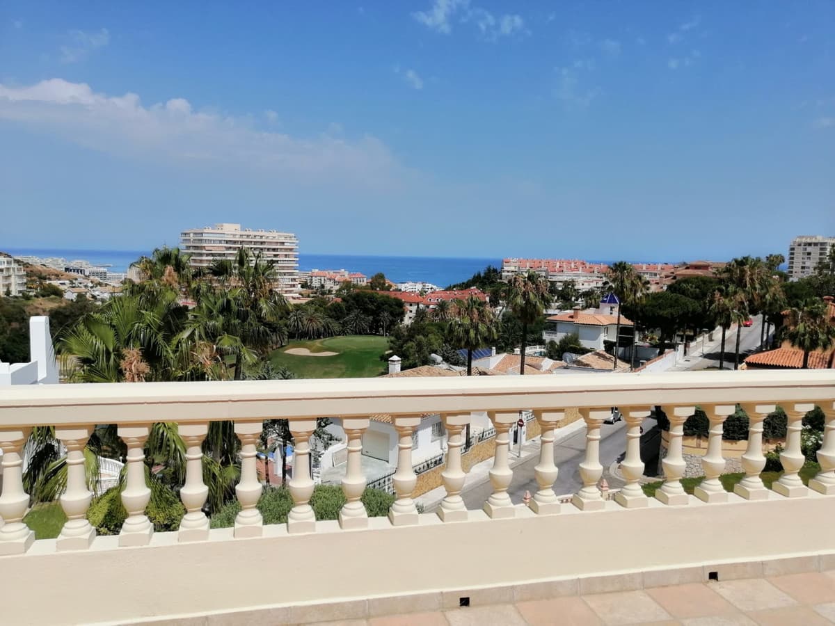 Fantastic luxury villa located in BENALMADENA (TORREQUEBRADA), in one of the most exclusive enclaves in the area, with g