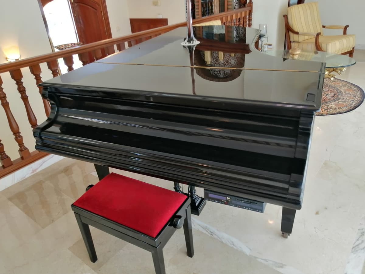 Fantastic luxury villa located in BENALMADENA (TORREQUEBRADA), in one of the most exclusive enclaves in the area, with g