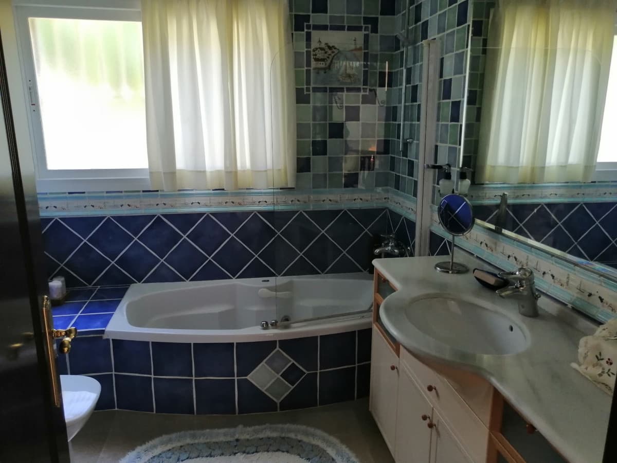 Fantastic luxury villa located in BENALMADENA (TORREQUEBRADA), in one of the most exclusive enclaves in the area, with g