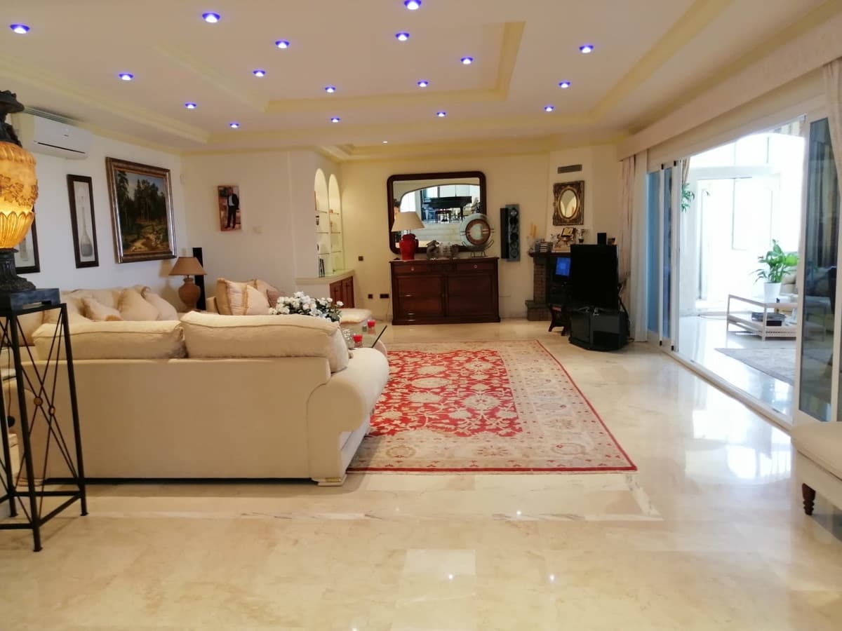 Fantastic luxury villa located in BENALMADENA (TORREQUEBRADA), in one of the most exclusive enclaves in the area, with g