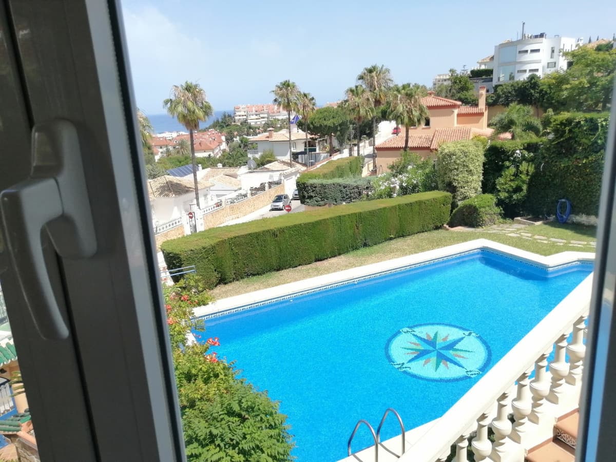 Fantastic luxury villa located in BENALMADENA (TORREQUEBRADA), in one of the most exclusive enclaves in the area, with g
