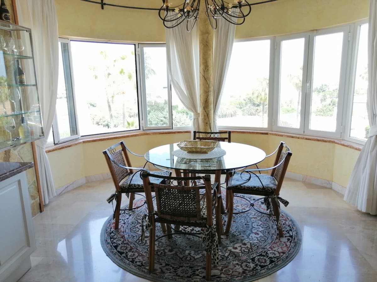 Fantastic luxury villa located in BENALMADENA (TORREQUEBRADA), in one of the most exclusive enclaves in the area, with g