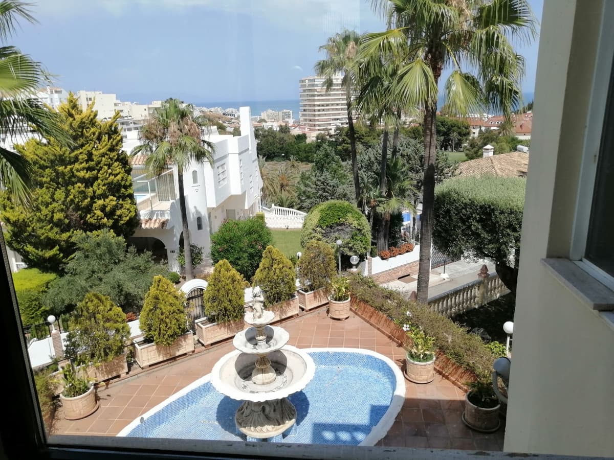 Fantastic luxury villa located in BENALMADENA (TORREQUEBRADA), in one of the most exclusive enclaves in the area, with g