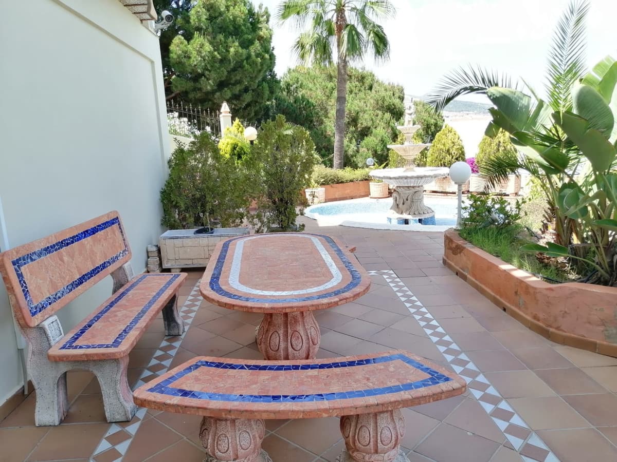 Fantastic luxury villa located in BENALMADENA (TORREQUEBRADA), in one of the most exclusive enclaves in the area, with g
