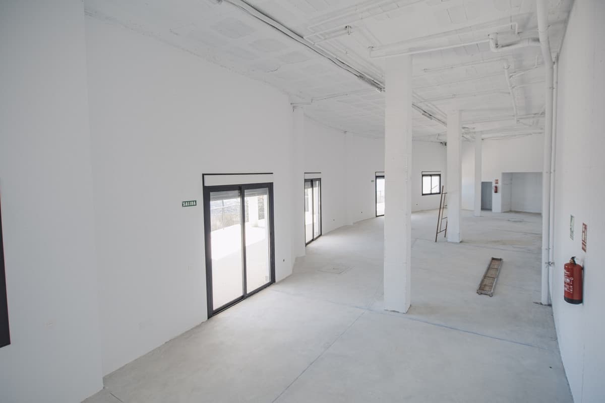 NEW BUILDING, GREAT INVESTMENT OPPORTUNITY Social Club authorized for sports and hotel use, spectacular location very cl