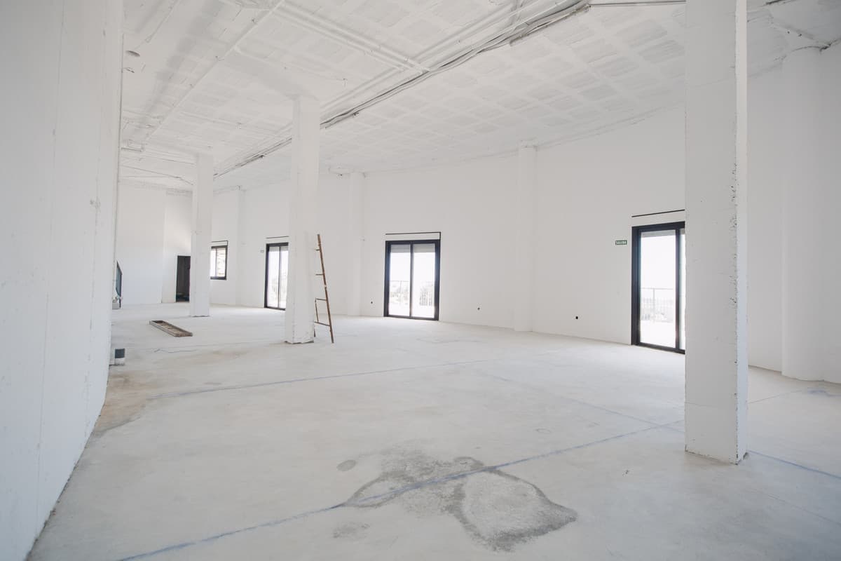 NEW BUILDING, GREAT INVESTMENT OPPORTUNITY Social Club authorized for sports and hotel use, spectacular location very cl