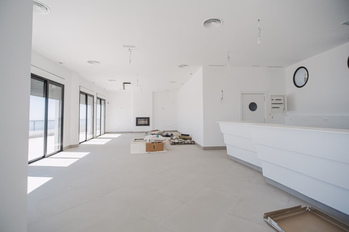 NEW BUILDING, GREAT INVESTMENT OPPORTUNITY Social Club authorized for sports and hotel use, spectacular location very cl