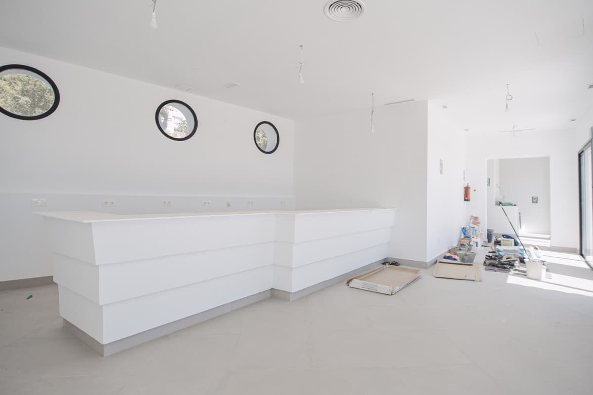 NEW BUILDING, GREAT INVESTMENT OPPORTUNITY Social Club authorized for sports and hotel use, spectacular location very cl