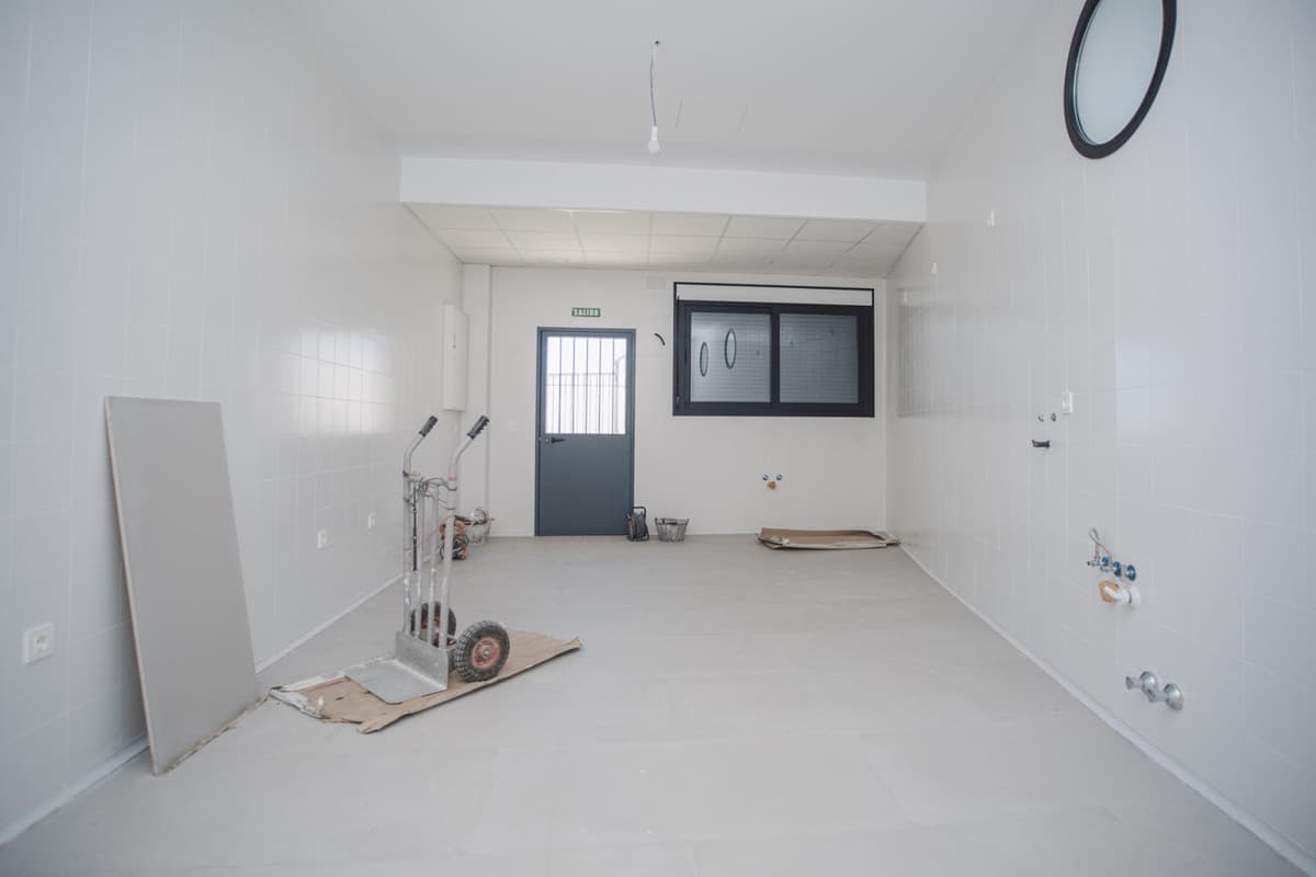 NEW BUILDING, GREAT INVESTMENT OPPORTUNITY Social Club authorized for sports and hotel use, spectacular location very cl
