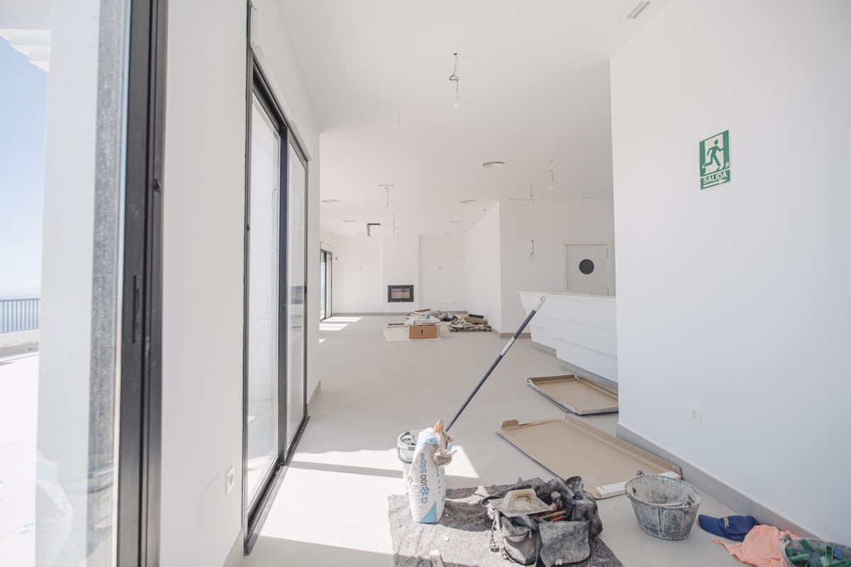 NEW BUILDING, GREAT INVESTMENT OPPORTUNITY Social Club authorized for sports and hotel use, spectacular location very cl