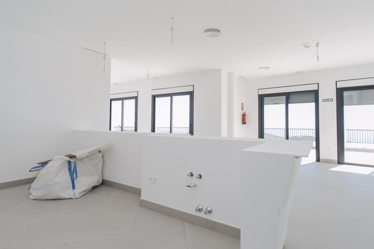 NEW BUILDING, GREAT INVESTMENT OPPORTUNITY Social Club authorized for sports and hotel use, spectacular location very cl