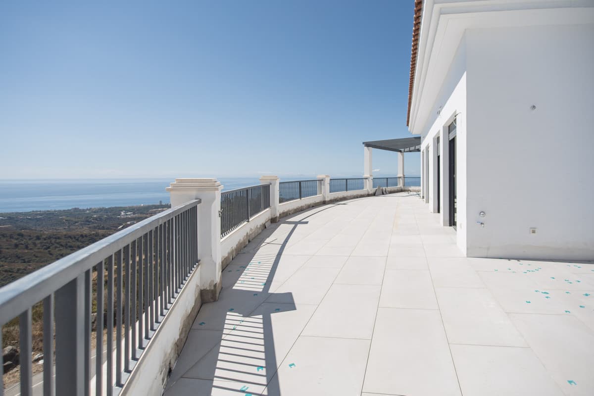 NEW BUILDING, GREAT INVESTMENT OPPORTUNITY Social Club authorized for sports and hotel use, spectacular location very cl