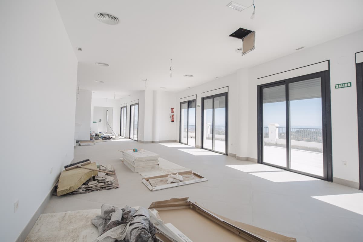 NEW BUILDING, GREAT INVESTMENT OPPORTUNITY Social Club authorized for sports and hotel use, spectacular location very cl