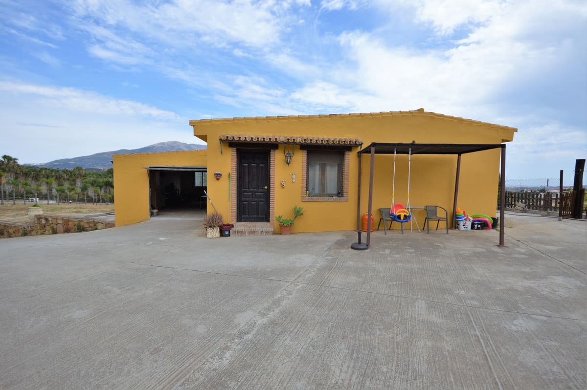 Fantastic and unique equestrian farm in an area surrounded by pine forests and Mediterranean vegetation
