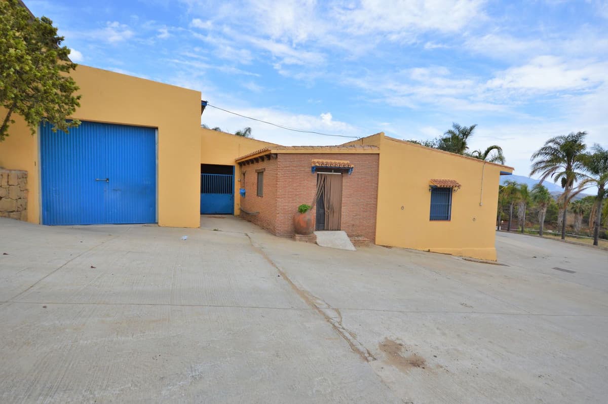 Fantastic and unique equestrian farm in an area surrounded by pine forests and Mediterranean vegetation