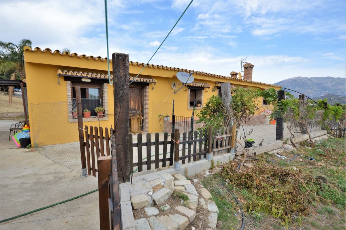 Fantastic and unique equestrian farm in an area surrounded by pine forests and Mediterranean vegetation
