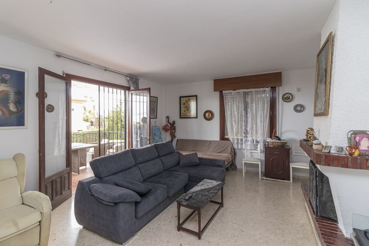 Detached villa on a plot of 1500 square meters, the house has 120 useful meters and has a private garden with a beautifu