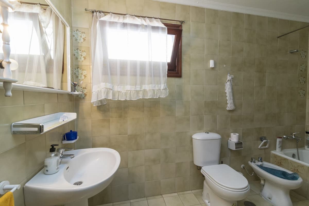 Detached villa on a plot of 1500 square meters, the house has 120 useful meters and has a private garden with a beautifu