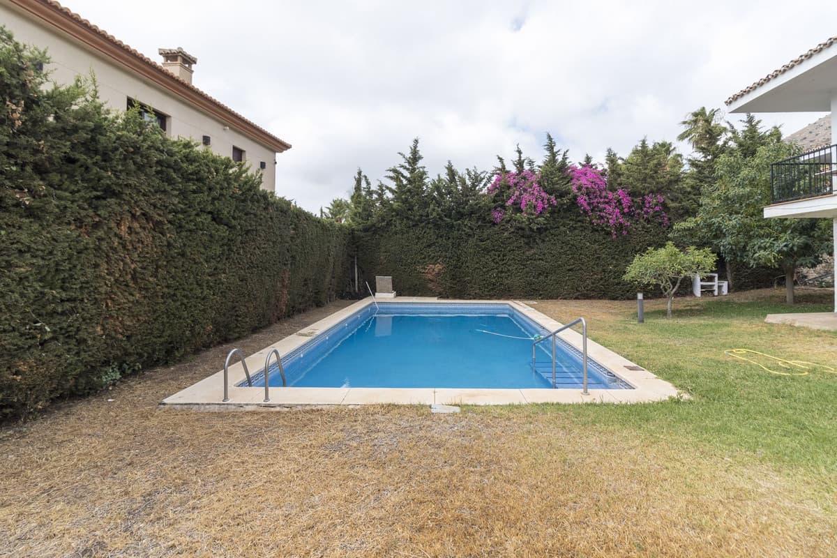 Detached villa on a plot of 1500 square meters, the house has 120 useful meters and has a private garden with a beautifu