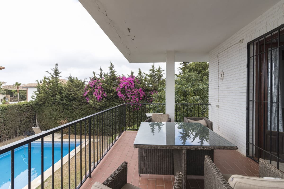 Detached villa on a plot of 1500 square meters, the house has 120 useful meters and has a private garden with a beautifu
