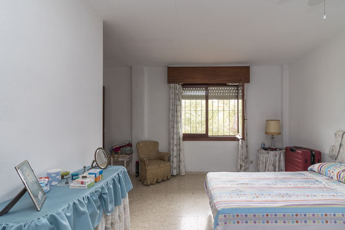Detached villa on a plot of 1500 square meters, the house has 120 useful meters and has a private garden with a beautifu