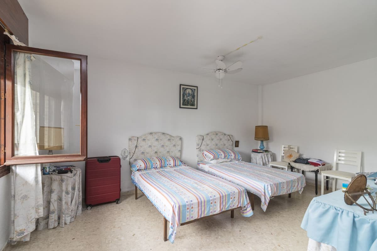 Detached villa on a plot of 1500 square meters, the house has 120 useful meters and has a private garden with a beautifu