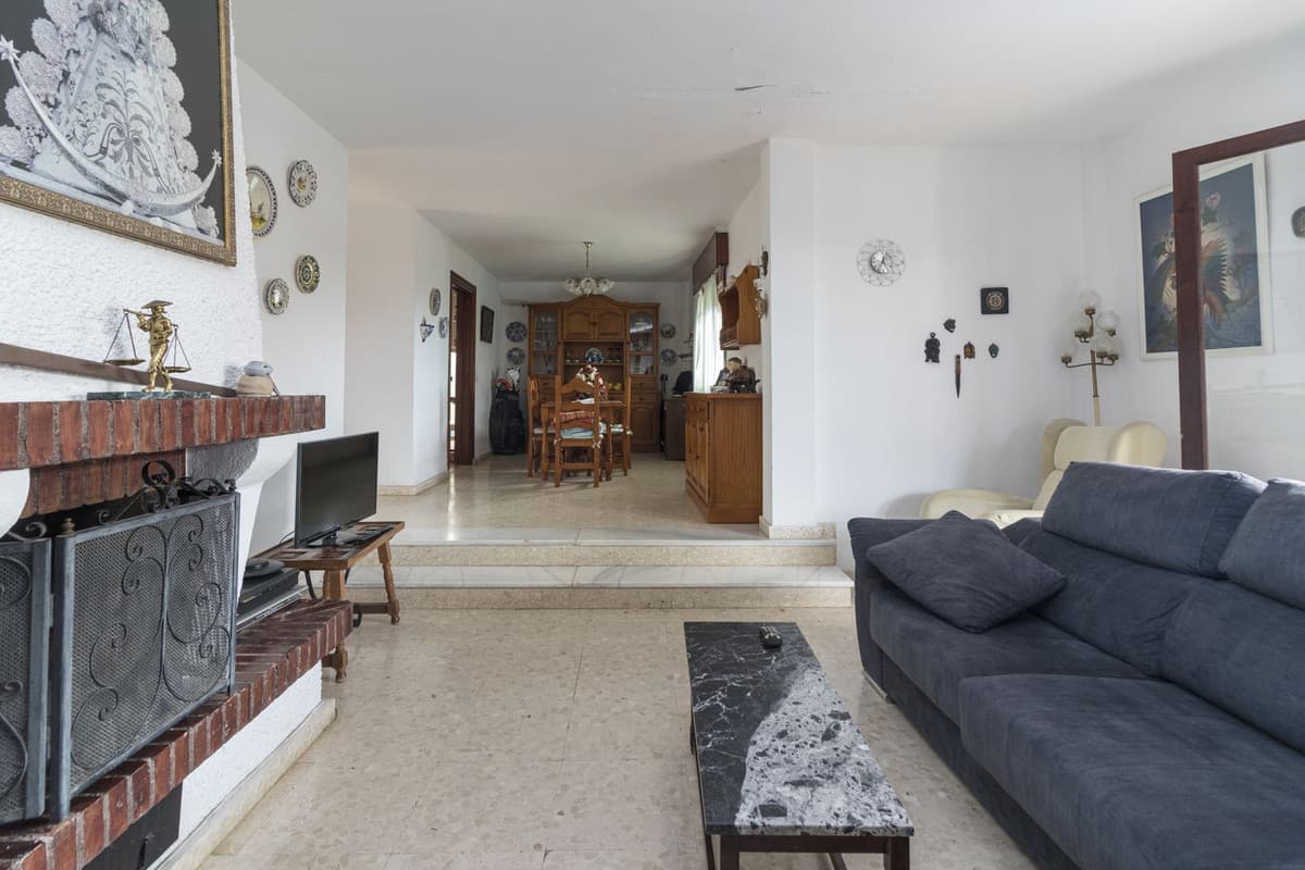Detached villa on a plot of 1500 square meters, the house has 120 useful meters and has a private garden with a beautifu