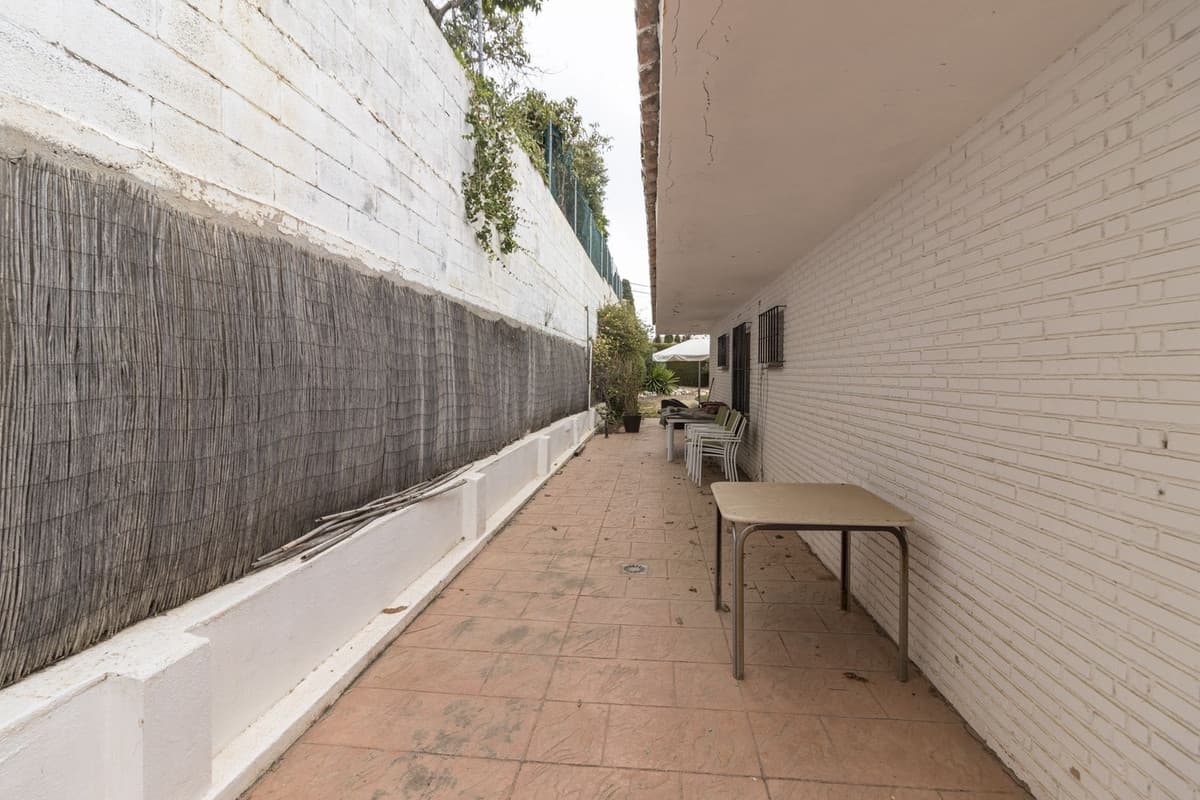 Detached villa on a plot of 1500 square meters, the house has 120 useful meters and has a private garden with a beautifu
