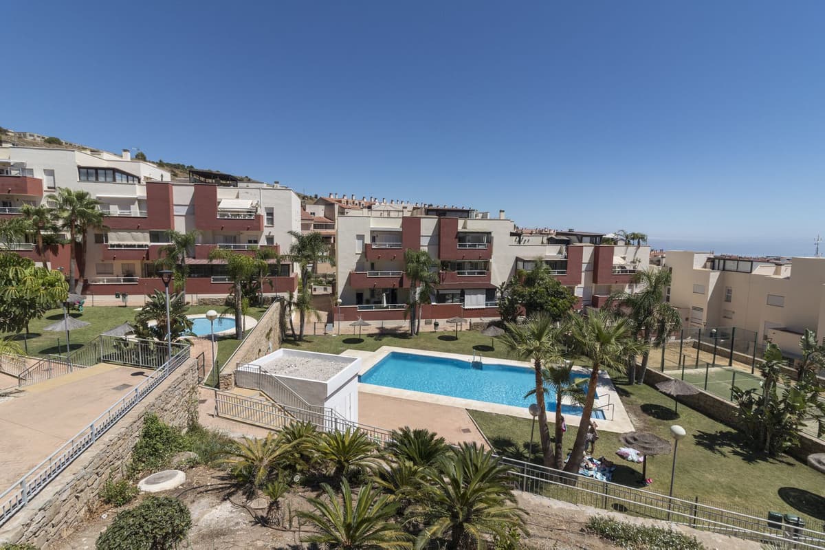 Beautiful 80-square-meter apartment for sale in a quiet gated community in Santangelo Norte
