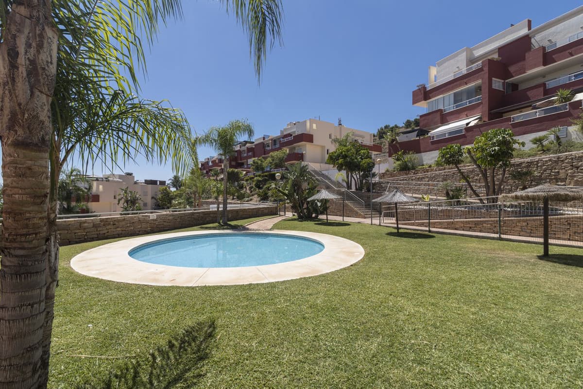 Beautiful 80-square-meter apartment for sale in a quiet gated community in Santangelo Norte