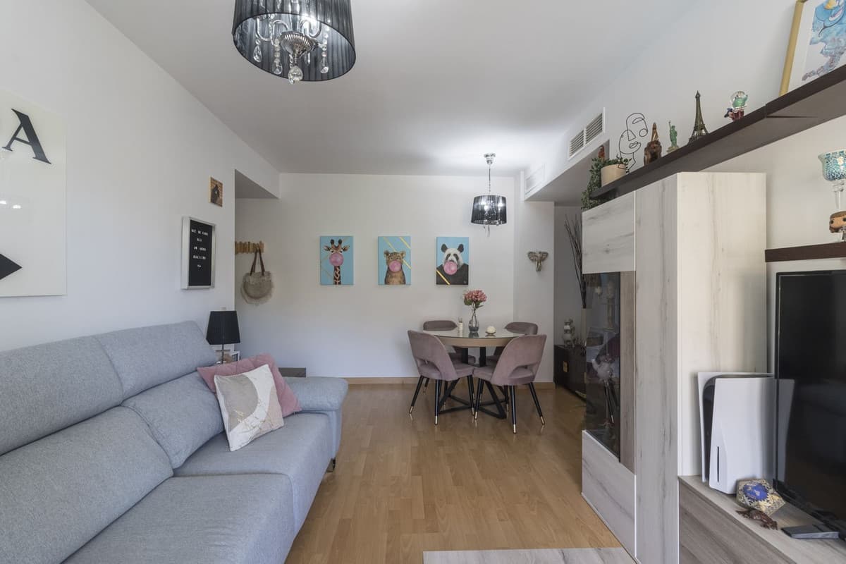 Beautiful 80-square-meter apartment for sale in a quiet gated community in Santangelo Norte