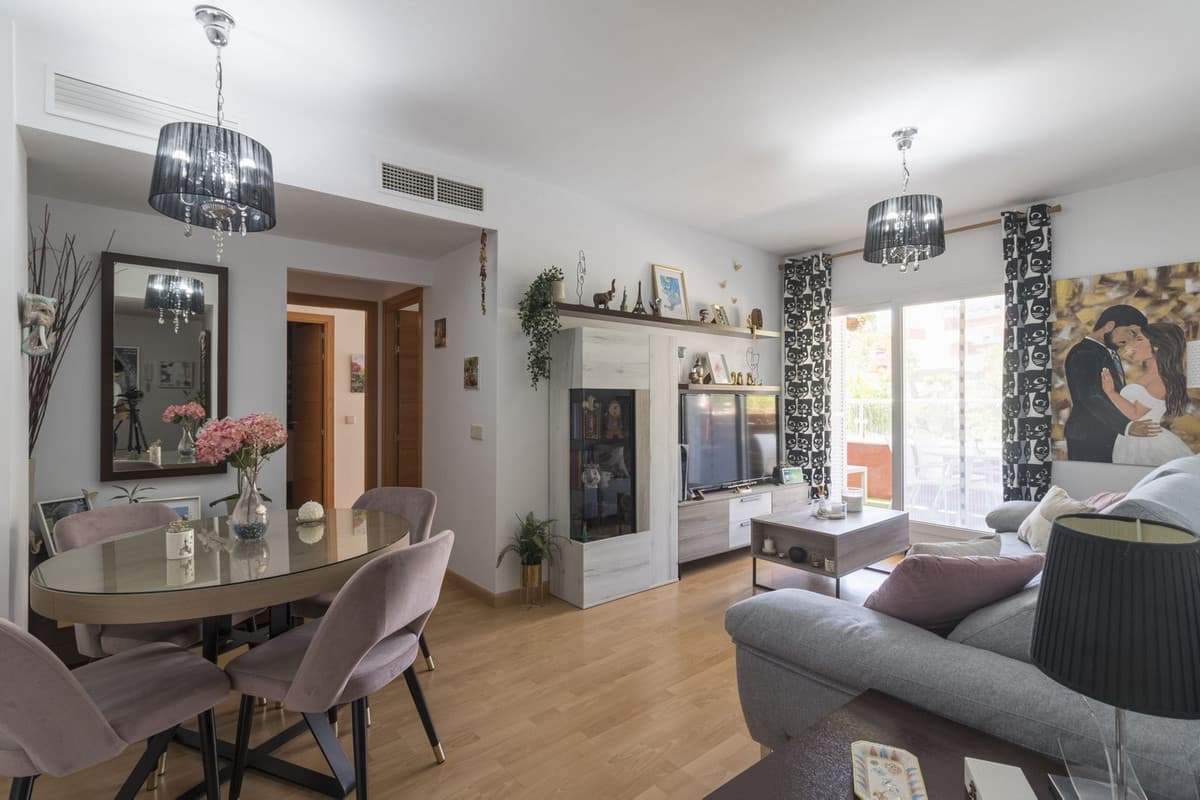 Beautiful 80-square-meter apartment for sale in a quiet gated community in Santangelo Norte