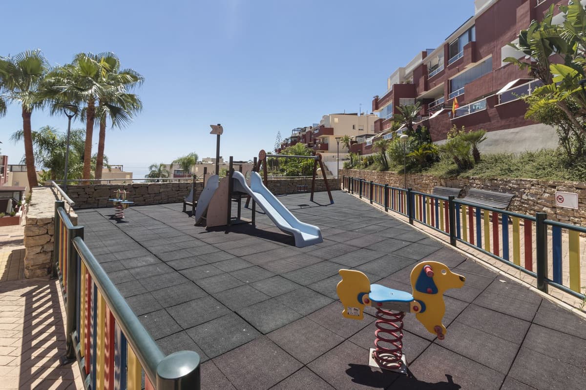 Beautiful 80-square-meter apartment for sale in a quiet gated community in Santangelo Norte